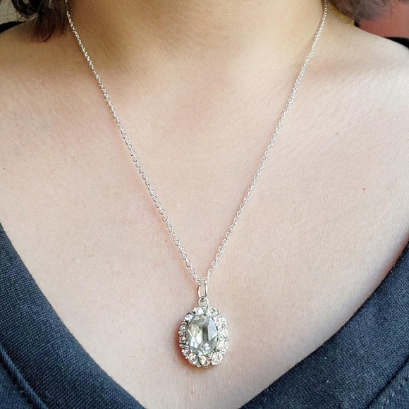 Jewelry - Vintage Dainty Silver Rhinestone Necklace